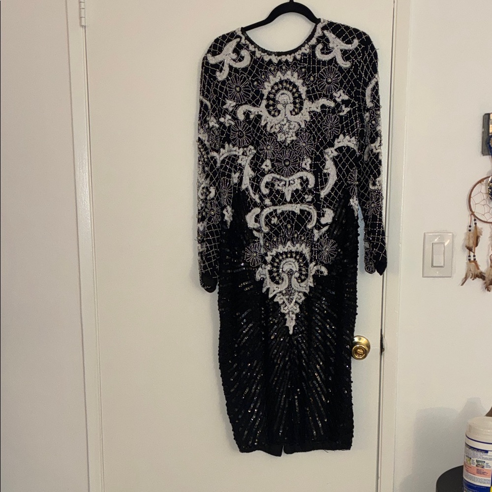 Chic Black and White Patterned Long Sleeve Dress